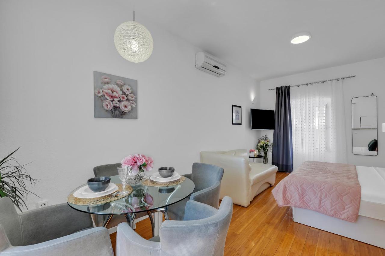 Luxury City Center Apartments Макарська Екстер'єр фото