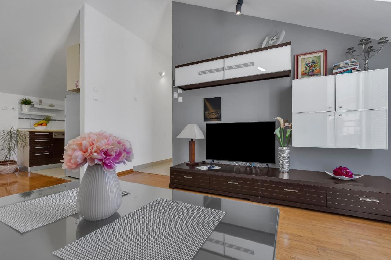 Luxury City Center Apartments Макарська Екстер'єр фото