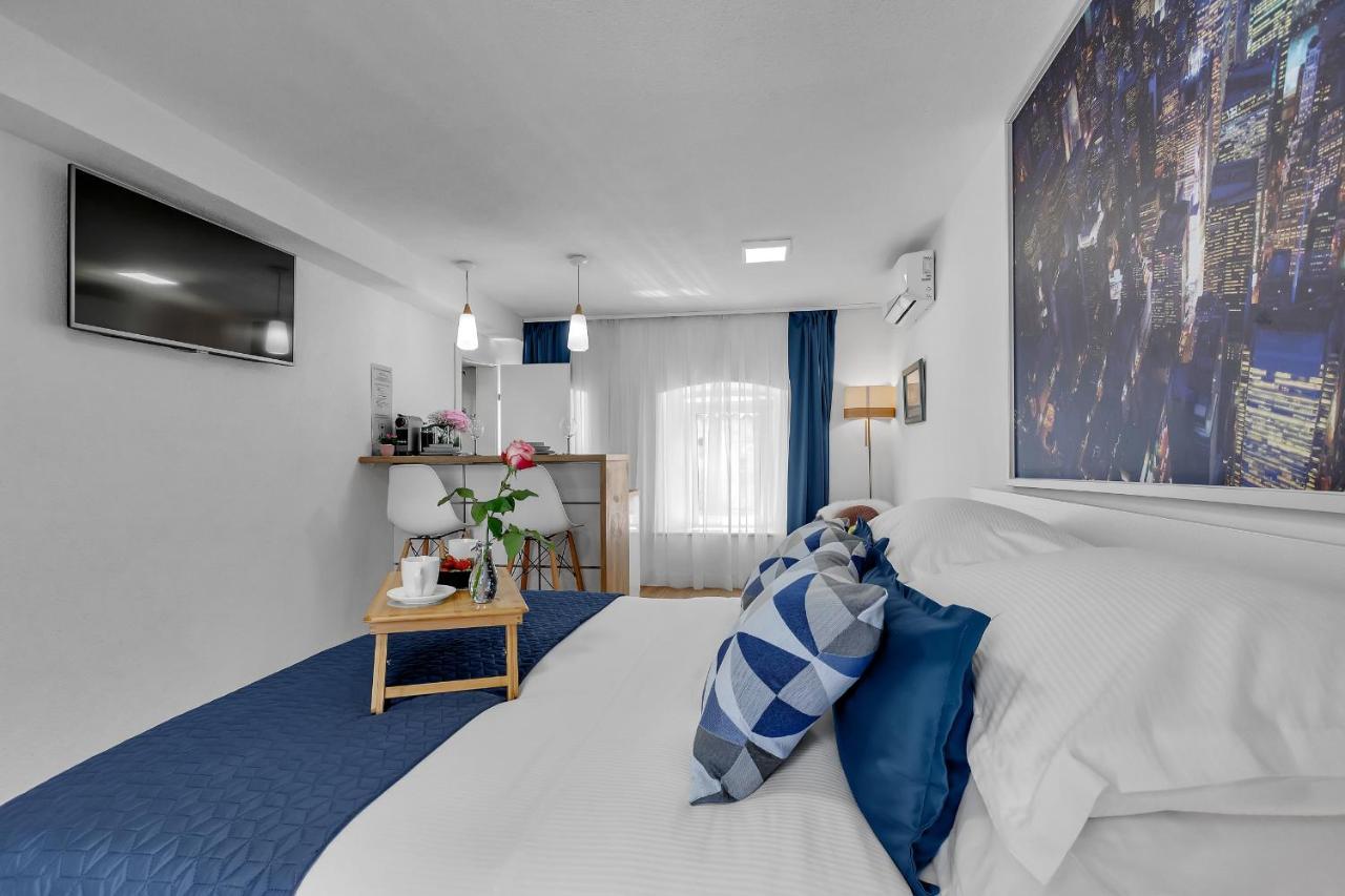 Luxury City Center Apartments Макарська Екстер'єр фото