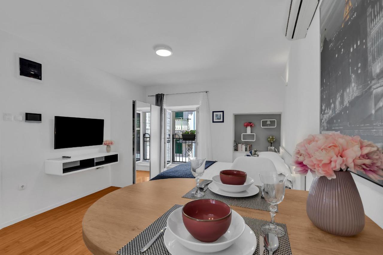 Luxury City Center Apartments Макарська Екстер'єр фото