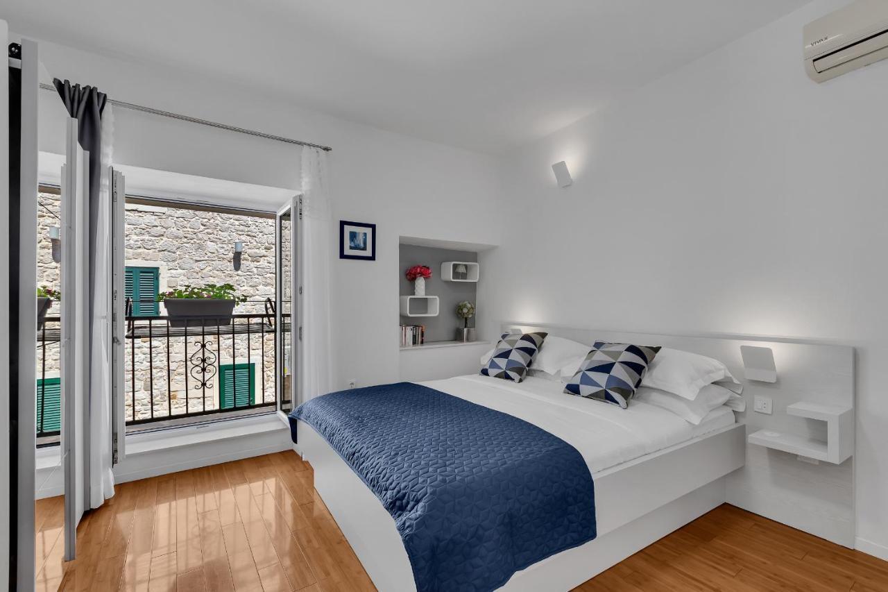 Luxury City Center Apartments Макарська Екстер'єр фото