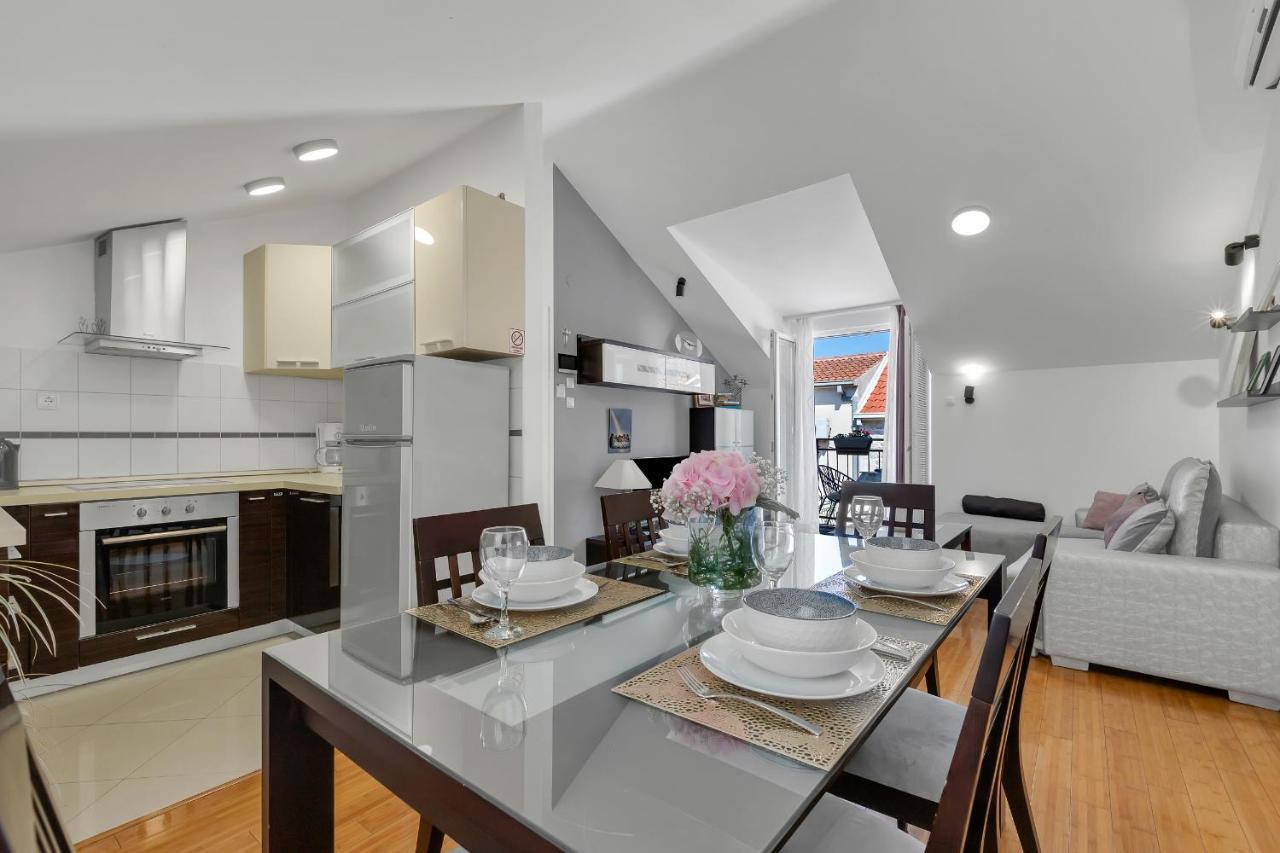 Luxury City Center Apartments Макарська Екстер'єр фото