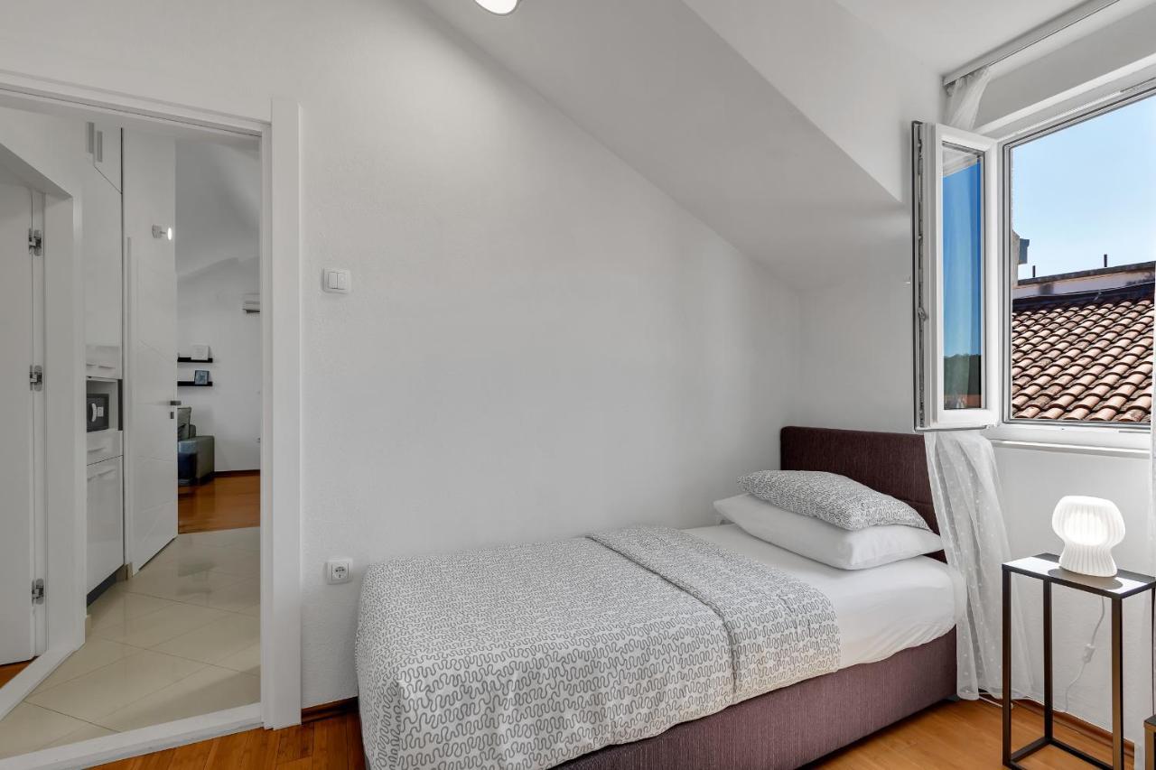Luxury City Center Apartments Макарська Екстер'єр фото
