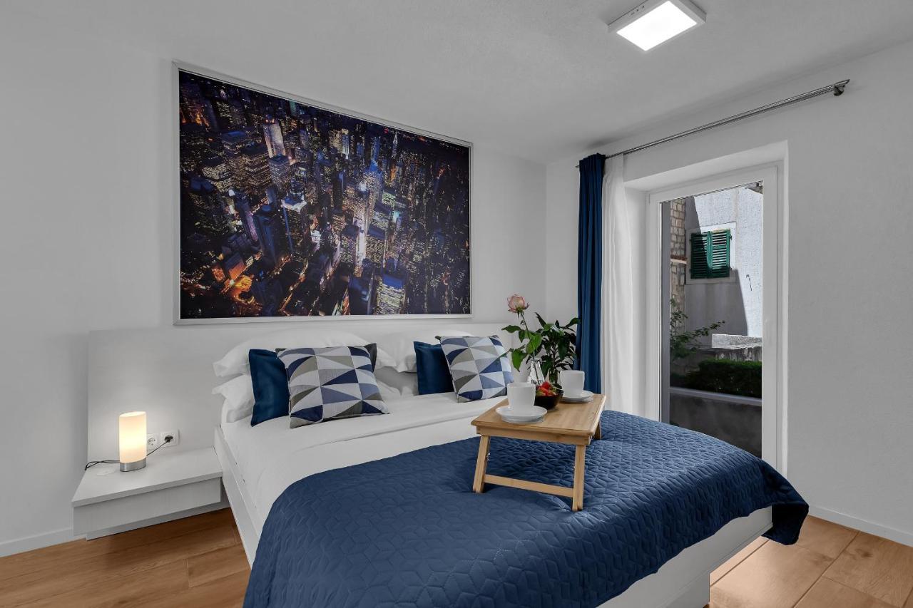 Luxury City Center Apartments Макарська Екстер'єр фото