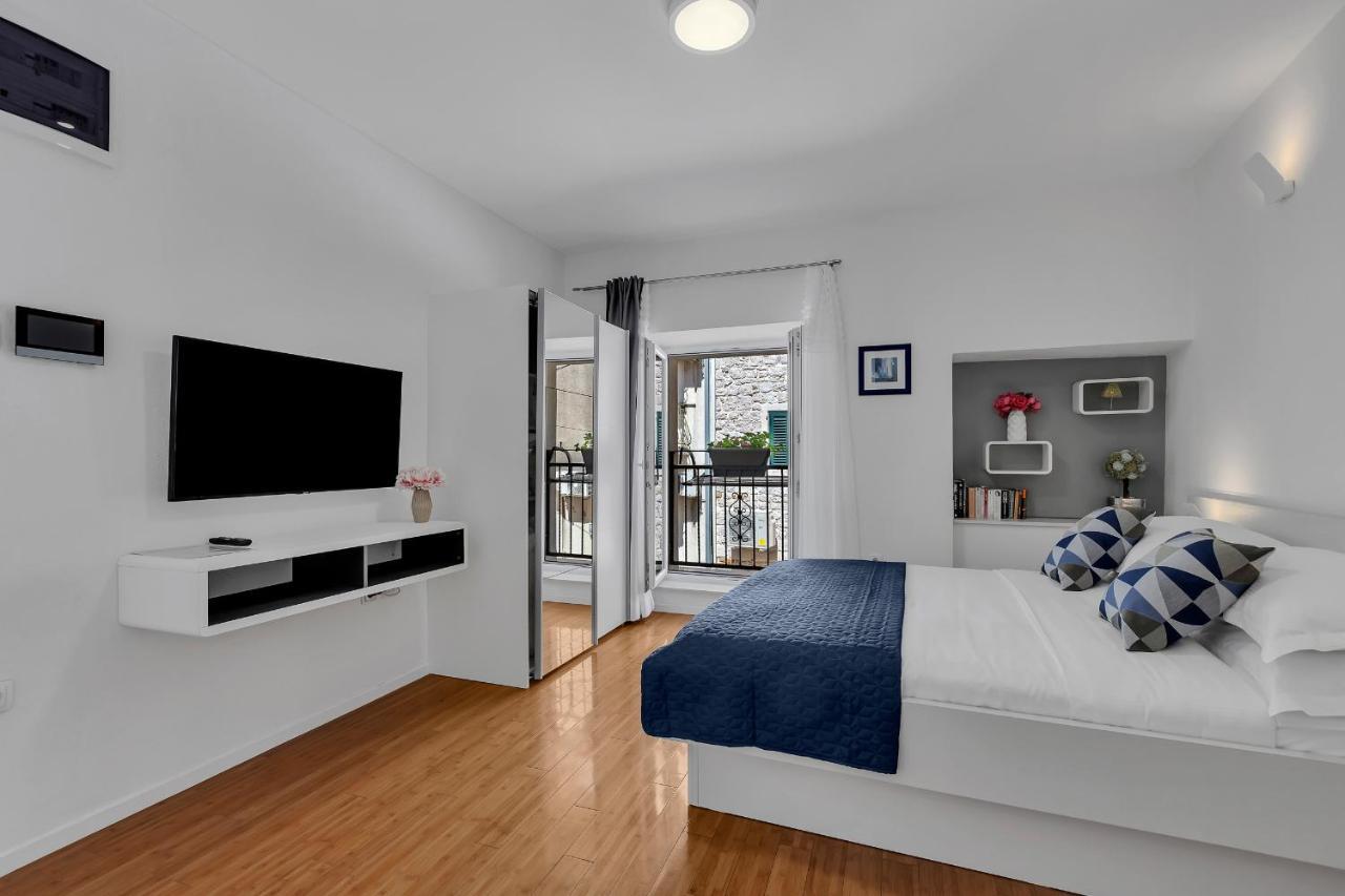 Luxury City Center Apartments Макарська Екстер'єр фото